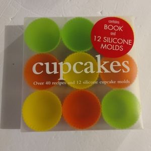 NEW 12 Silicone Cupcake Molds, with Over 40 Recipe. Recipes/Cook Book.
